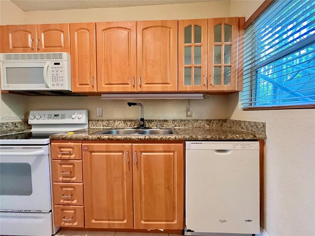 1150 99th St 6, Bay Harbor Islands, FL 33154