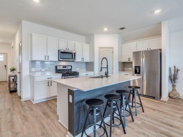 206 Fort Clark Springs DR, Hutto, TX 78634