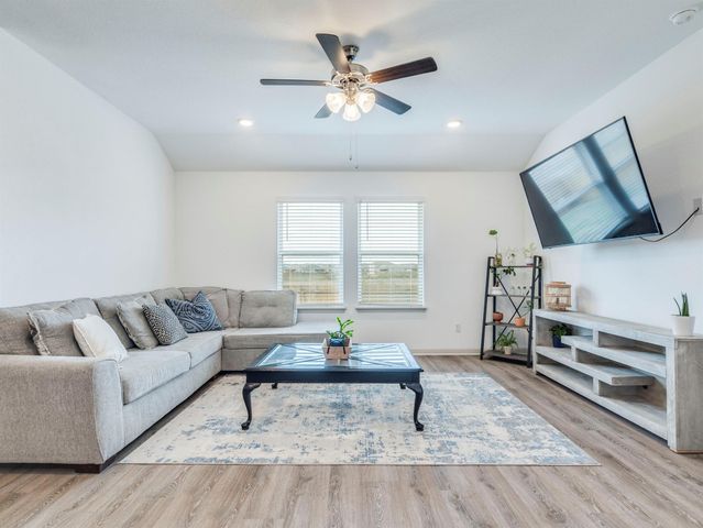 206 Fort Clark Springs DR, Hutto, TX 78634