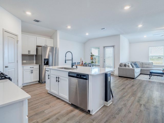 206 Fort Clark Springs DR, Hutto, TX 78634