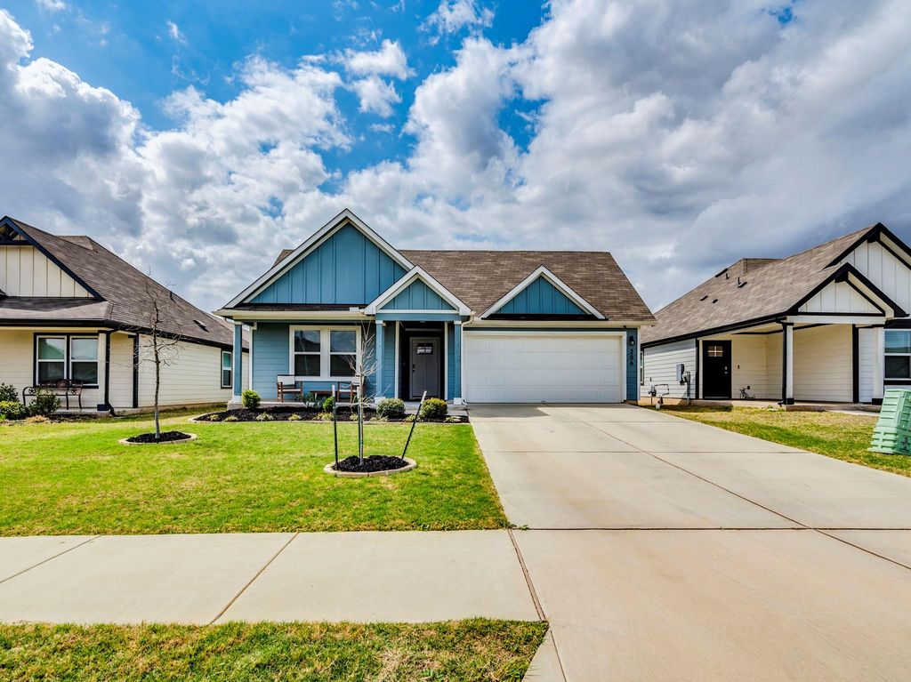 206 Fort Clark Springs DR, Hutto, TX 78634