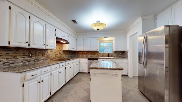 347 Forest Lake Drive, Seabrook, TX 77586