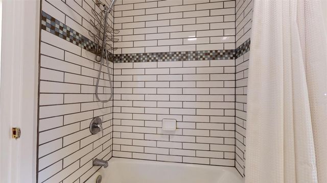 347 Forest Lake Drive, Seabrook, TX 77586