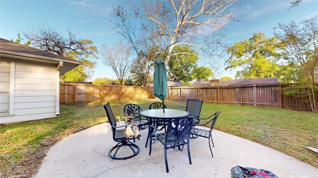 347 Forest Lake Drive, Seabrook, TX 77586