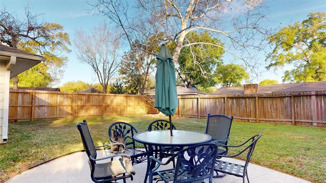 347 Forest Lake Drive, Seabrook, TX 77586