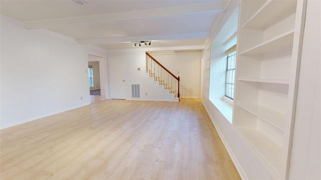 347 Forest Lake Drive, Seabrook, TX 77586