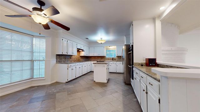 347 Forest Lake Drive, Seabrook, TX 77586