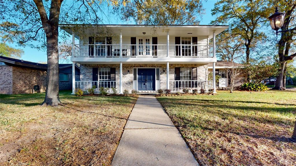 347 Forest Lake Drive, Seabrook, TX 77586