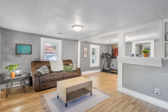 1125 N Meridian Ave, Wichita, KS 67203