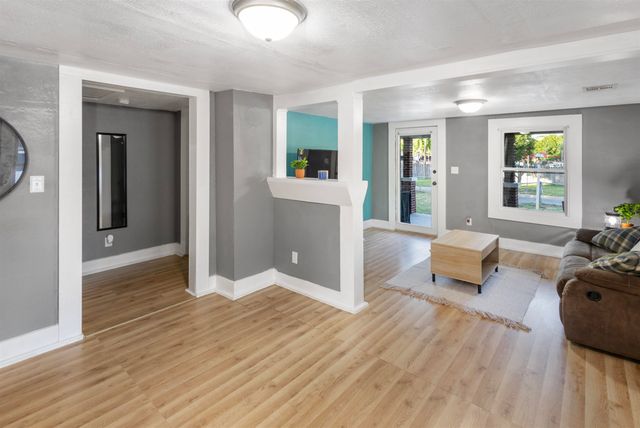 1125 N Meridian Ave, Wichita, KS 67203