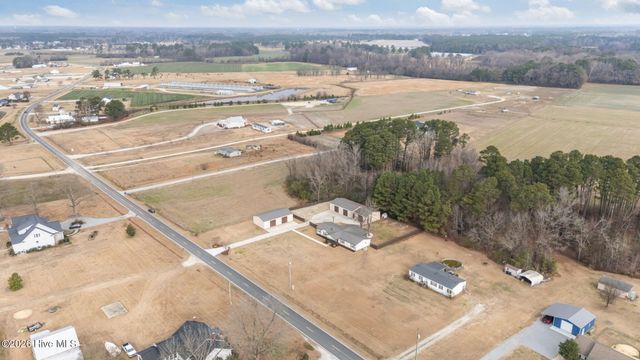 3905 Hudsons Crossroads Road, Greenville, NC 27858