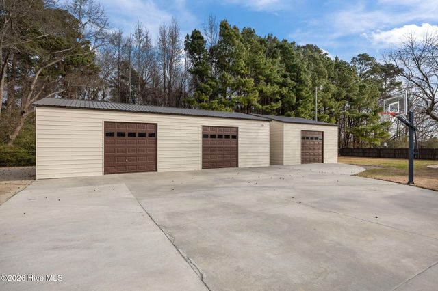 3905 Hudsons Crossroads Road, Greenville, NC 27858