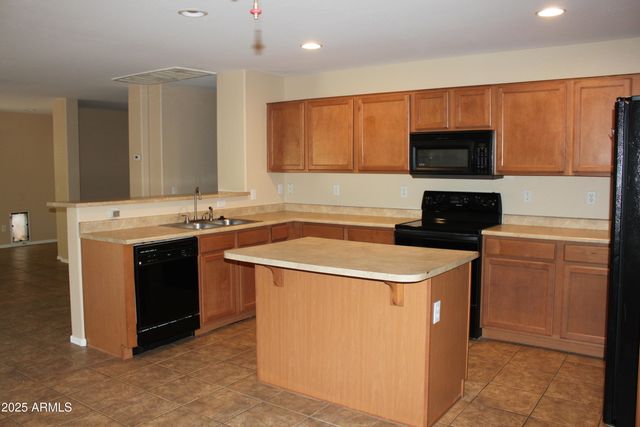 33082 N CAT HILLS Avenue, San Tan Valley, AZ 85144