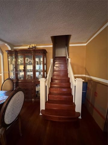 322 SW 31st Ct, Miami, FL 33135