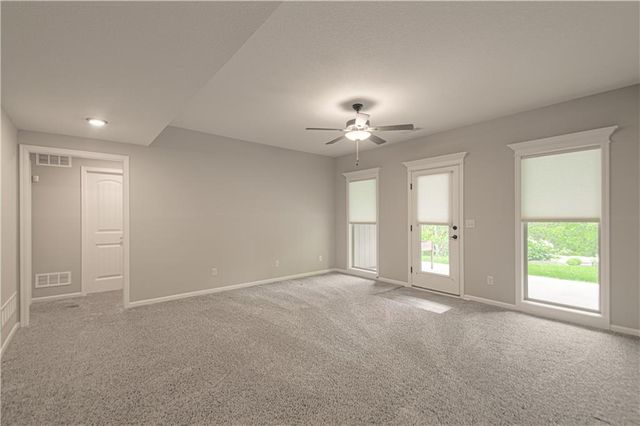 9326 N Ditzler Avenue, Kansas City, MO 64157