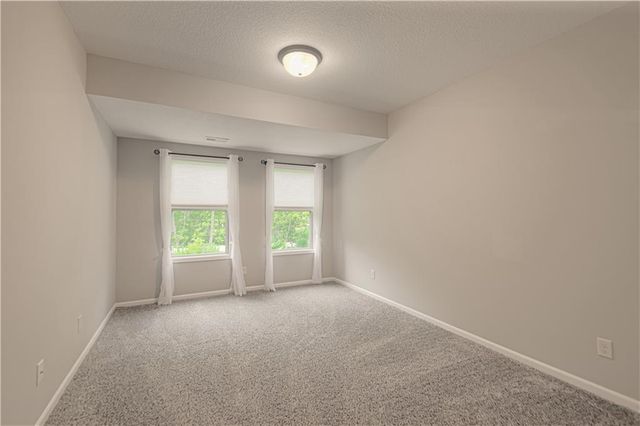 9326 N Ditzler Avenue, Kansas City, MO 64157