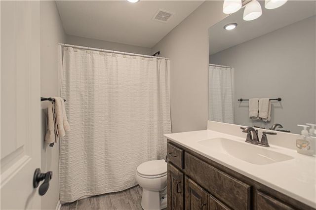 9326 N Ditzler Avenue, Kansas City, MO 64157
