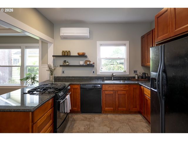 3825 N LONGVIEW Ave, Portland, OR 97227