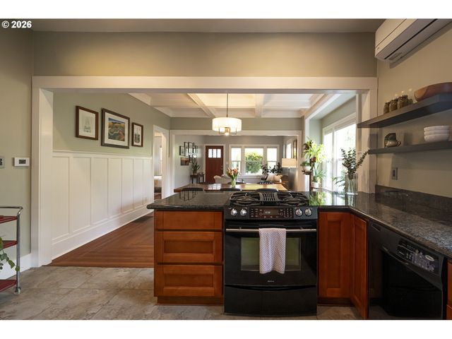 3825 N LONGVIEW Ave, Portland, OR 97227