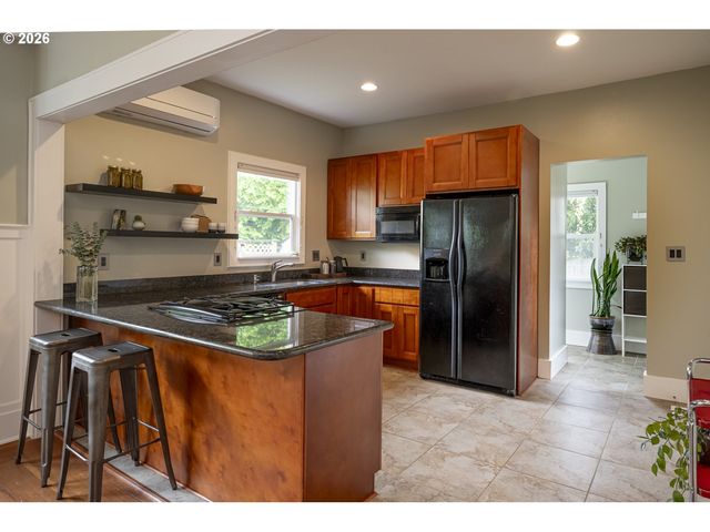 3825 N LONGVIEW Ave, Portland, OR 97227