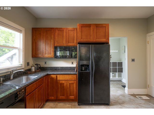 3825 N LONGVIEW Ave, Portland, OR 97227