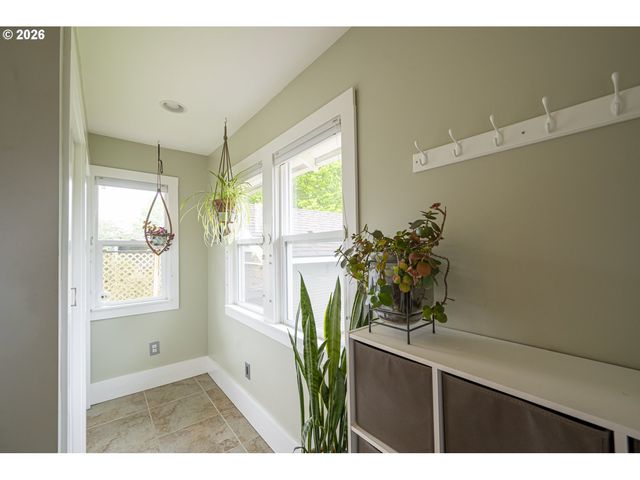 3825 N LONGVIEW Ave, Portland, OR 97227