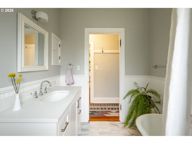 3825 N LONGVIEW Ave, Portland, OR 97227