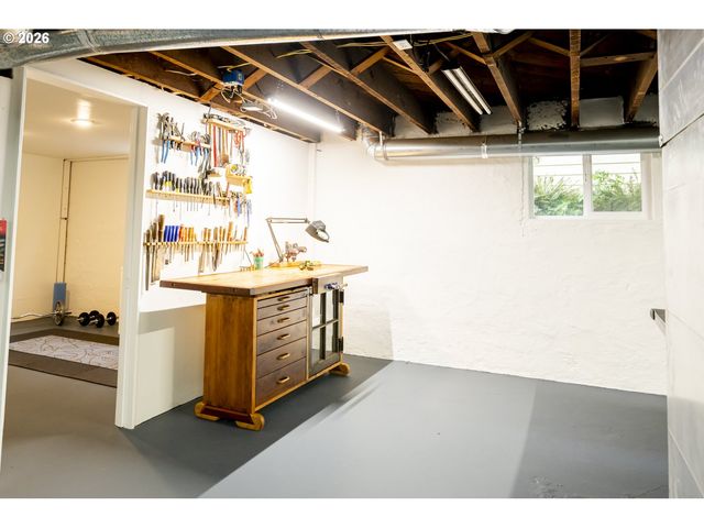 3825 N LONGVIEW Ave, Portland, OR 97227