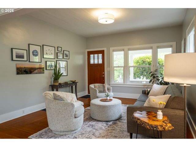 3825 N LONGVIEW Ave, Portland, OR 97227