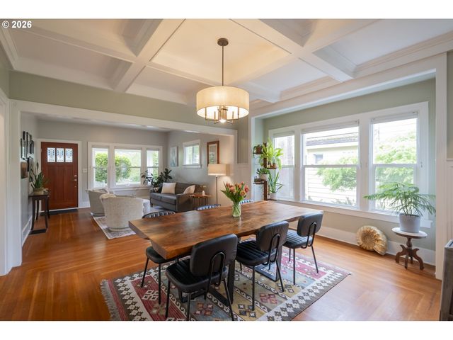 3825 N LONGVIEW Ave, Portland, OR 97227