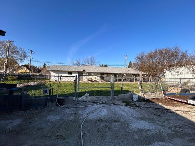 4910 E Zeering Rd, Denair, CA 95316