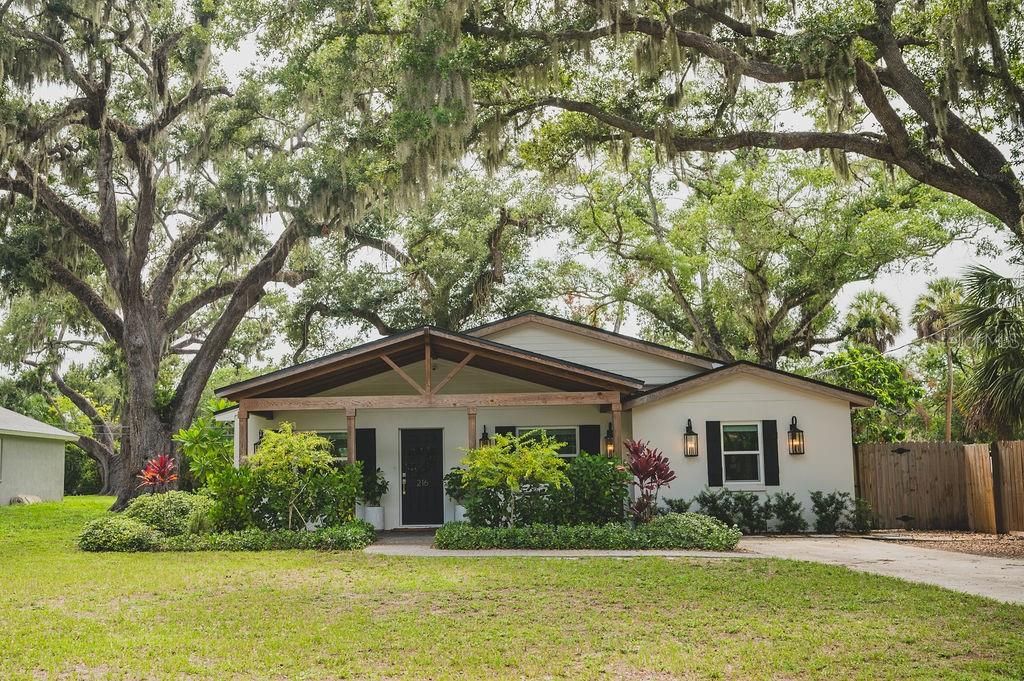Image 2 of property listing at 216 18TH STREET E, Bradenton, FL 34208