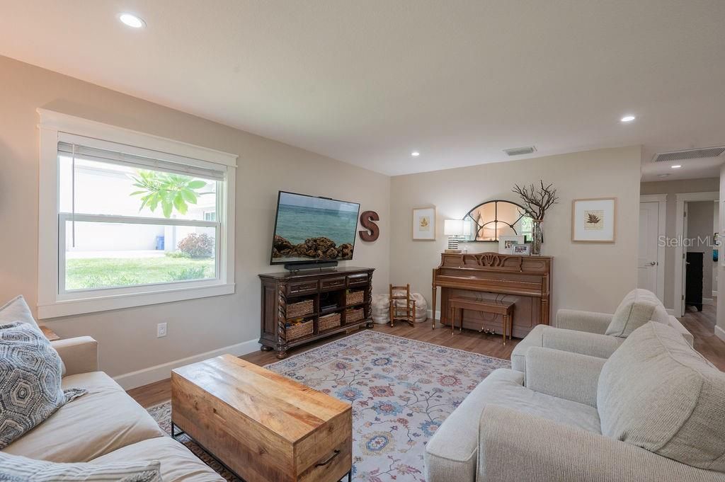 Image 11 of property listing at 216 18TH STREET E, Bradenton, FL 34208