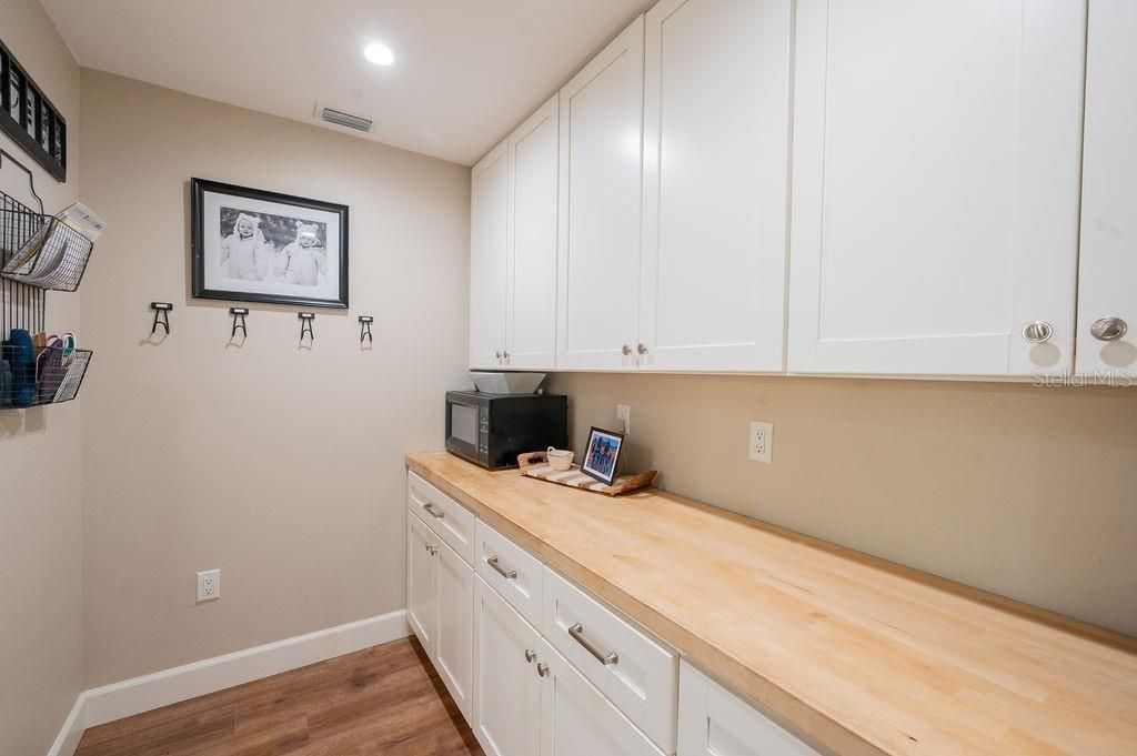 Image 12 of property listing at 216 18TH STREET E, Bradenton, FL 34208