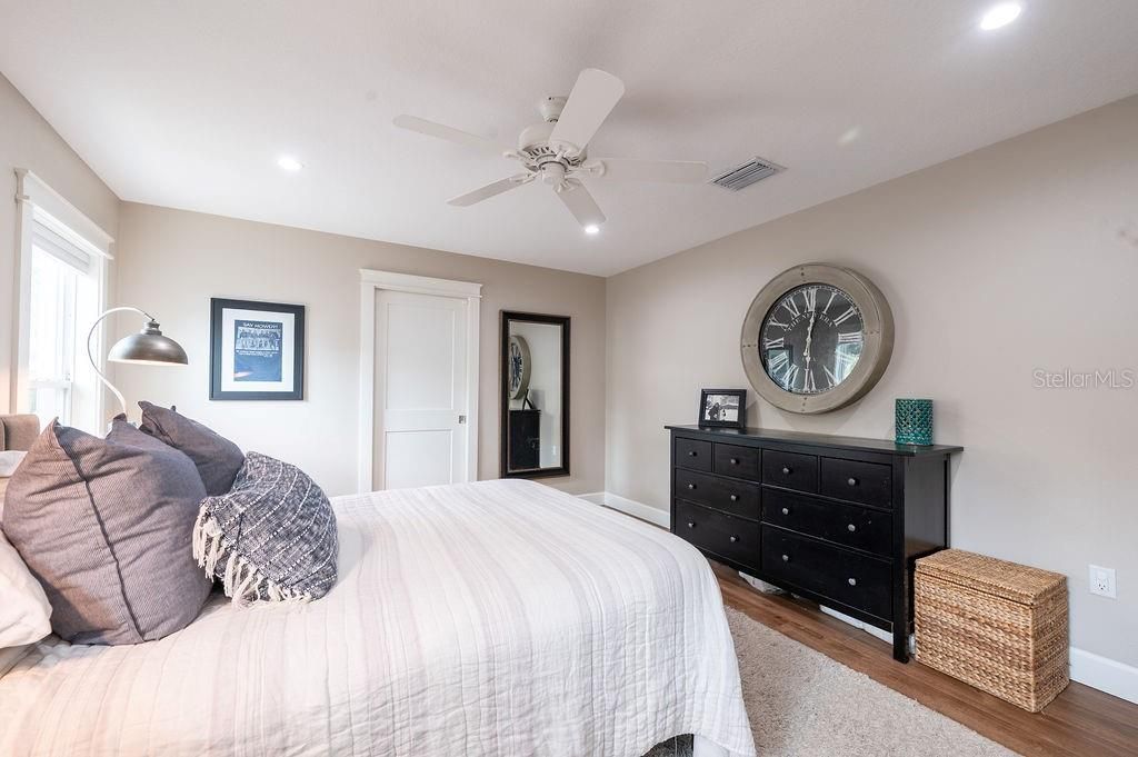 Image 16 of property listing at 216 18TH STREET E, Bradenton, FL 34208