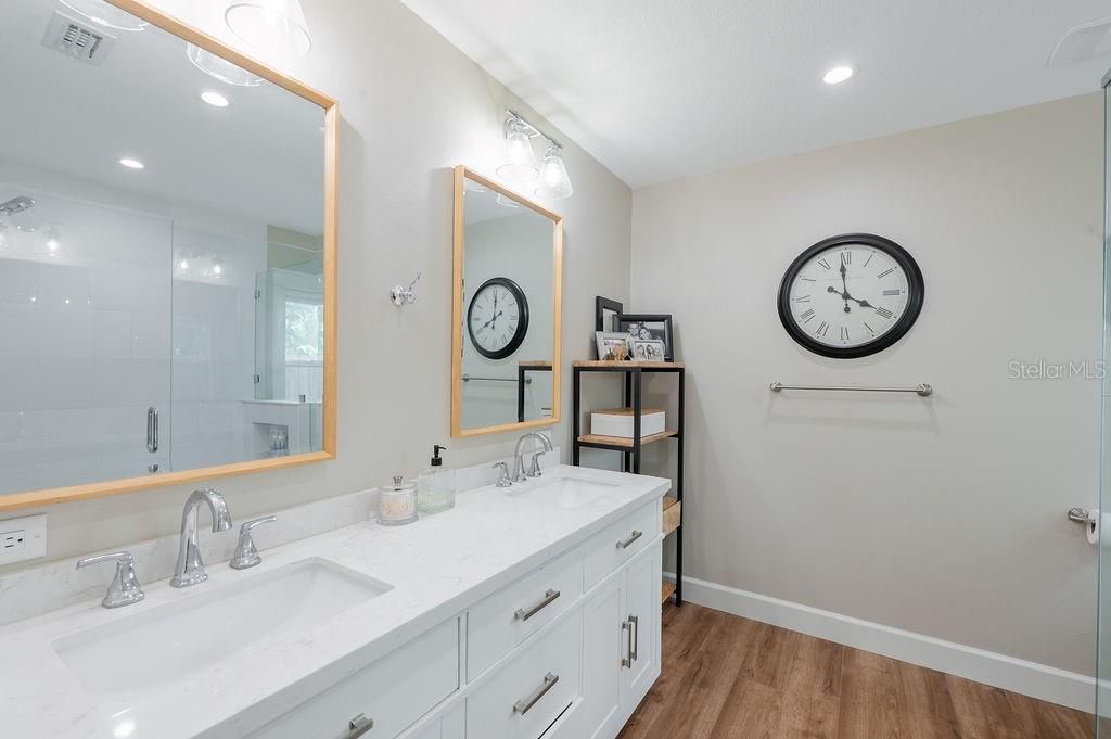 Image 18 of property listing at 216 18TH STREET E, Bradenton, FL 34208