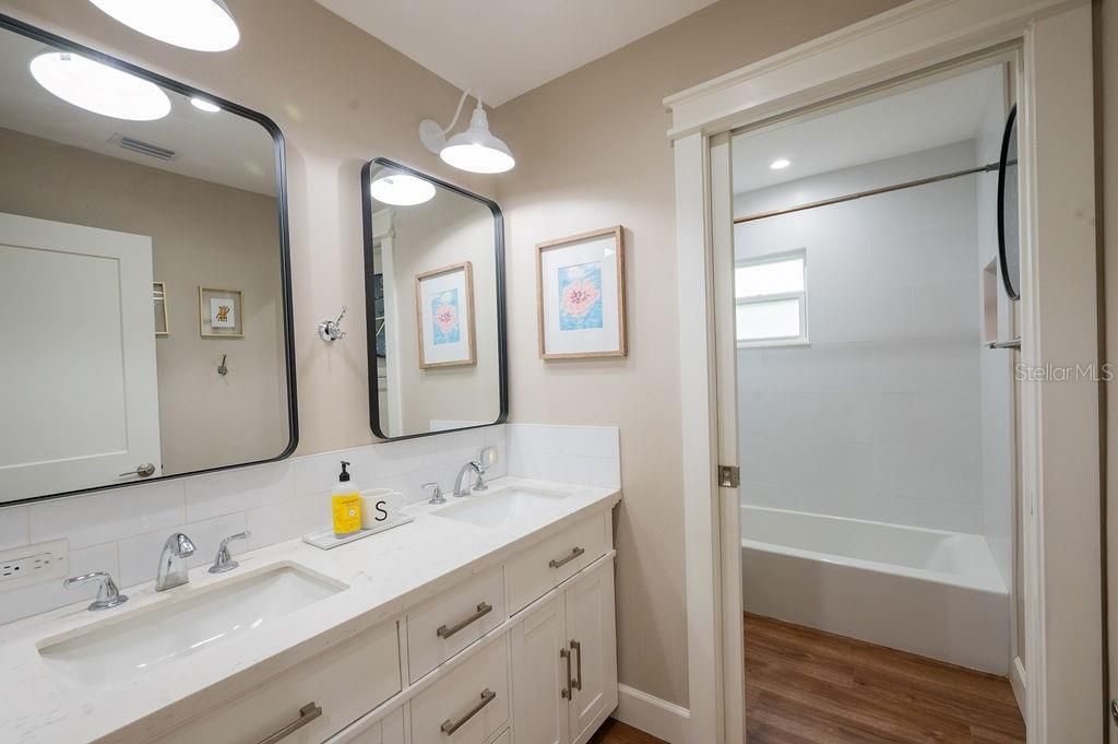 Image 27 of property listing at 216 18TH STREET E, Bradenton, FL 34208