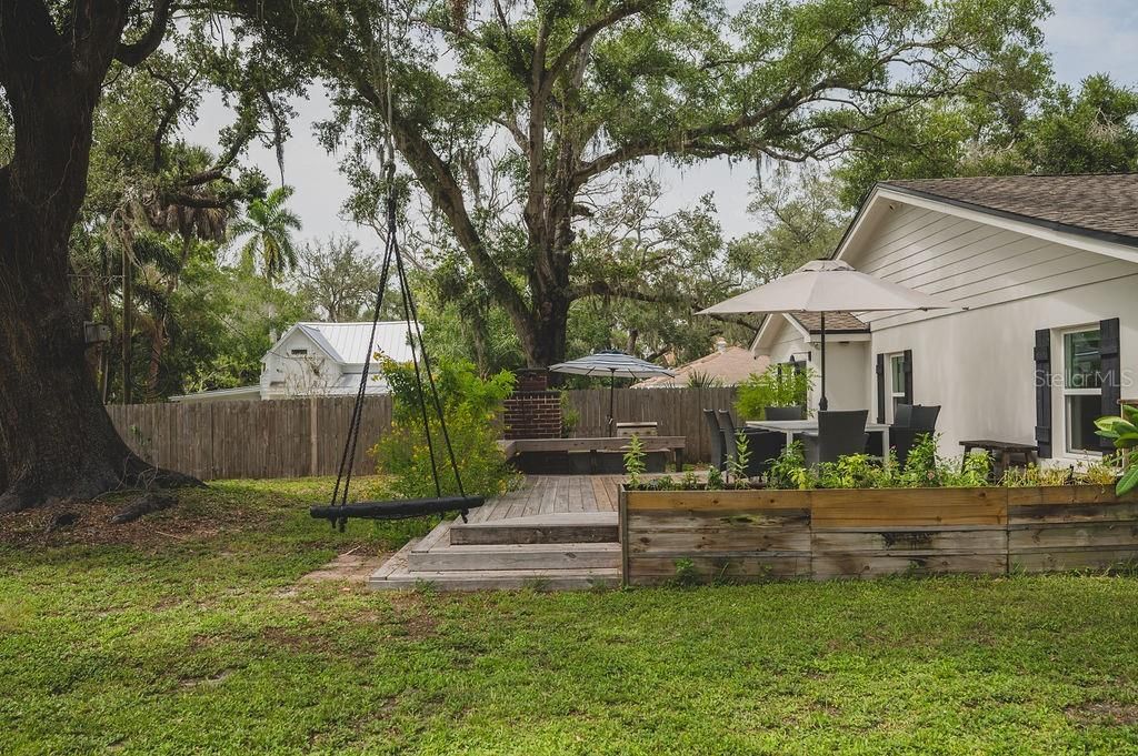 Image 30 of property listing at 216 18TH STREET E, Bradenton, FL 34208