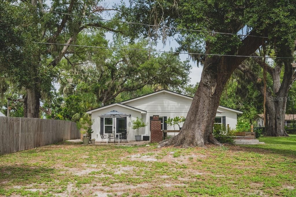 Image 34 of property listing at 216 18TH STREET E, Bradenton, FL 34208