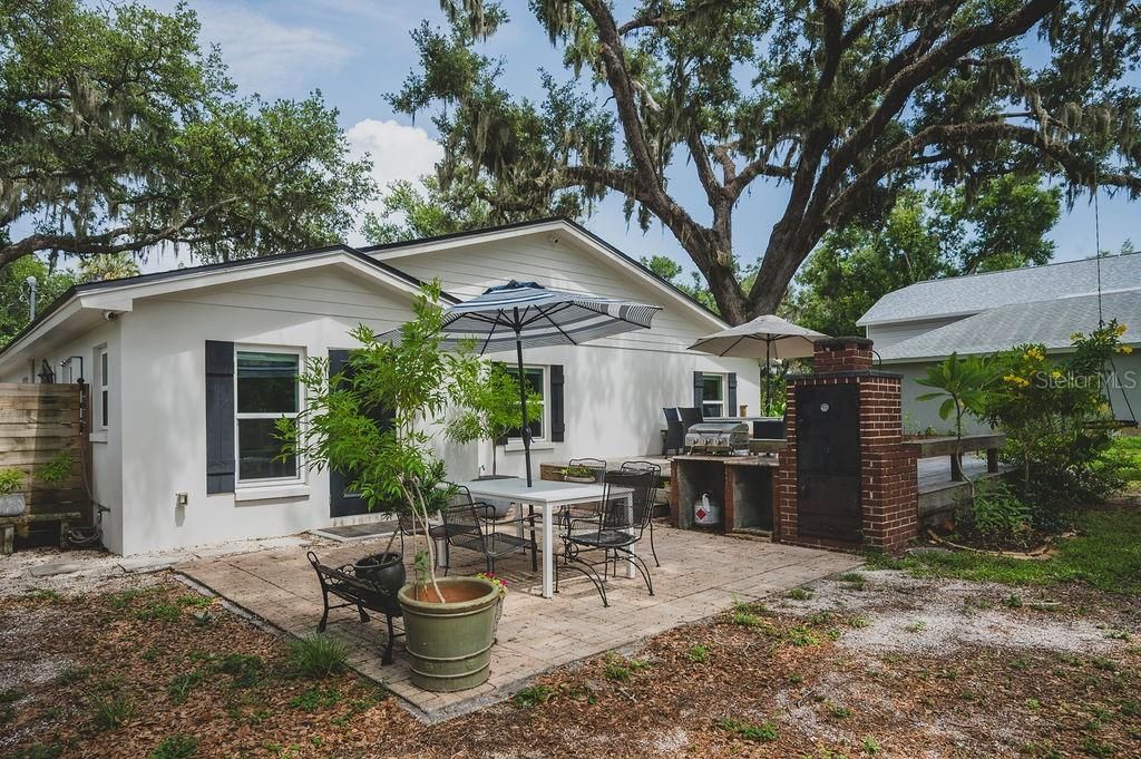 Image 37 of property listing at 216 18TH STREET E, Bradenton, FL 34208