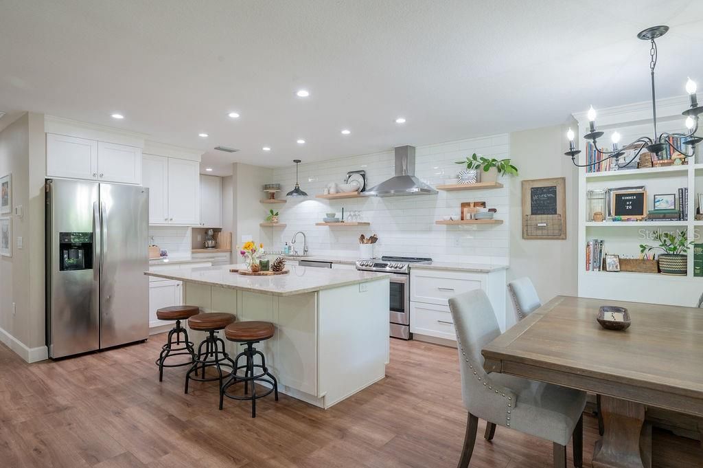Image 5 of property listing at 216 18TH STREET E, Bradenton, FL 34208