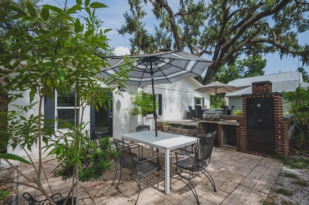 Image 41 of property listing at 216 18TH STREET E, Bradenton, FL 34208