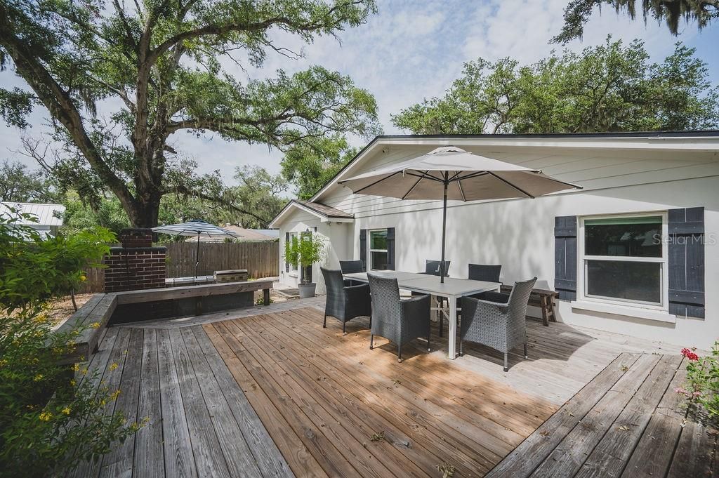 Image 42 of property listing at 216 18TH STREET E, Bradenton, FL 34208
