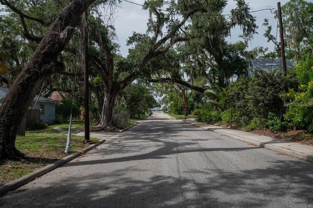 Image 43 of property listing at 216 18TH STREET E, Bradenton, FL 34208