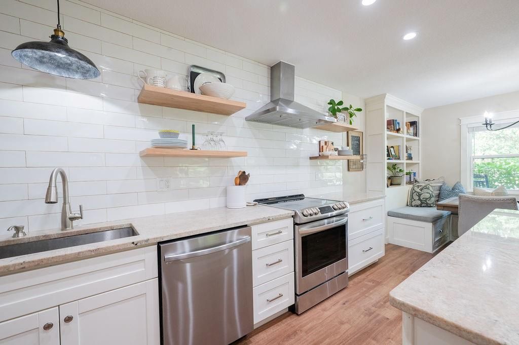 Image 6 of property listing at 216 18TH STREET E, Bradenton, FL 34208