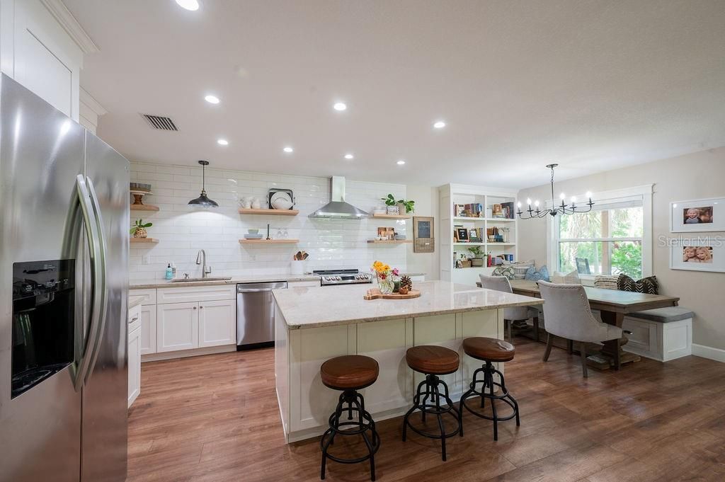 Image 8 of property listing at 216 18TH STREET E, Bradenton, FL 34208