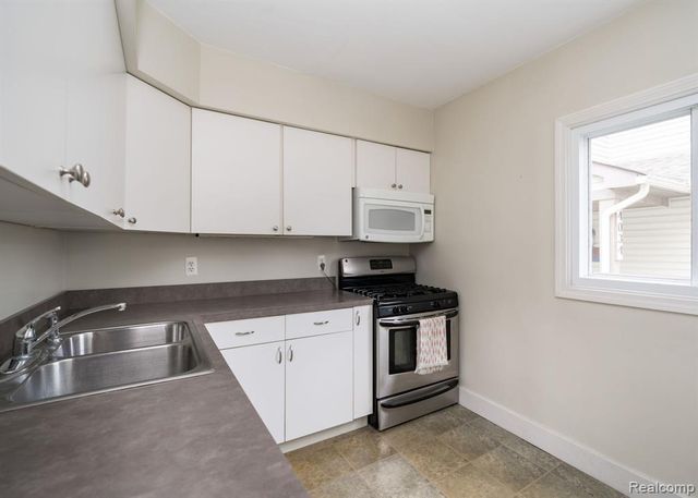 4042 Louella Drive, Waterford, MI 48329