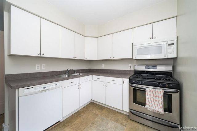 4042 Louella Drive, Waterford, MI 48329