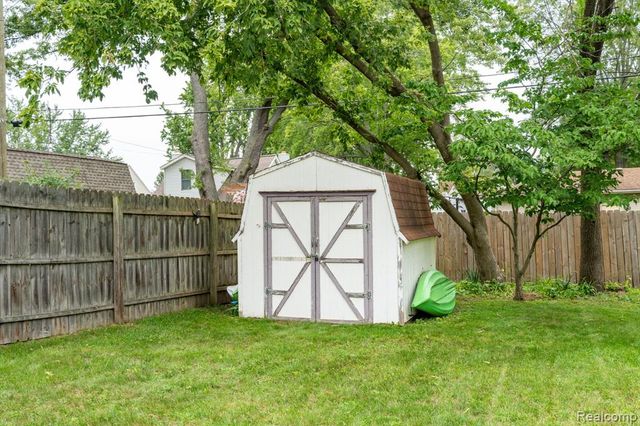 4042 Louella Drive, Waterford, MI 48329