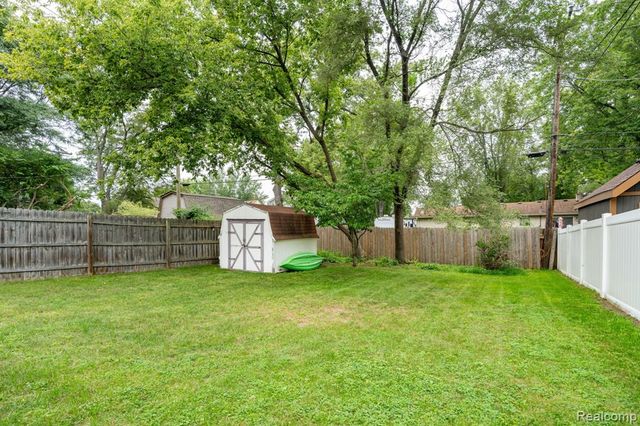 4042 Louella Drive, Waterford, MI 48329